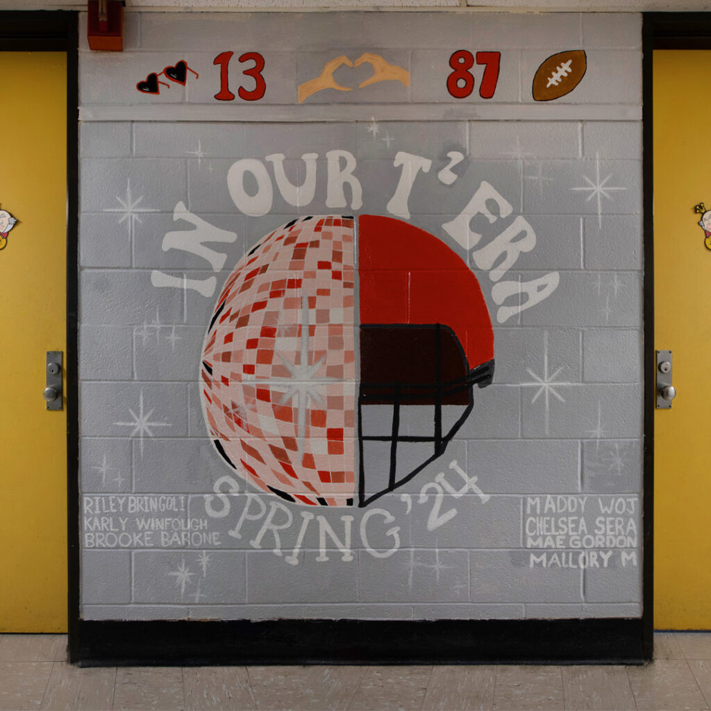 Mural that highlights pop-culture icon Taylor Swift